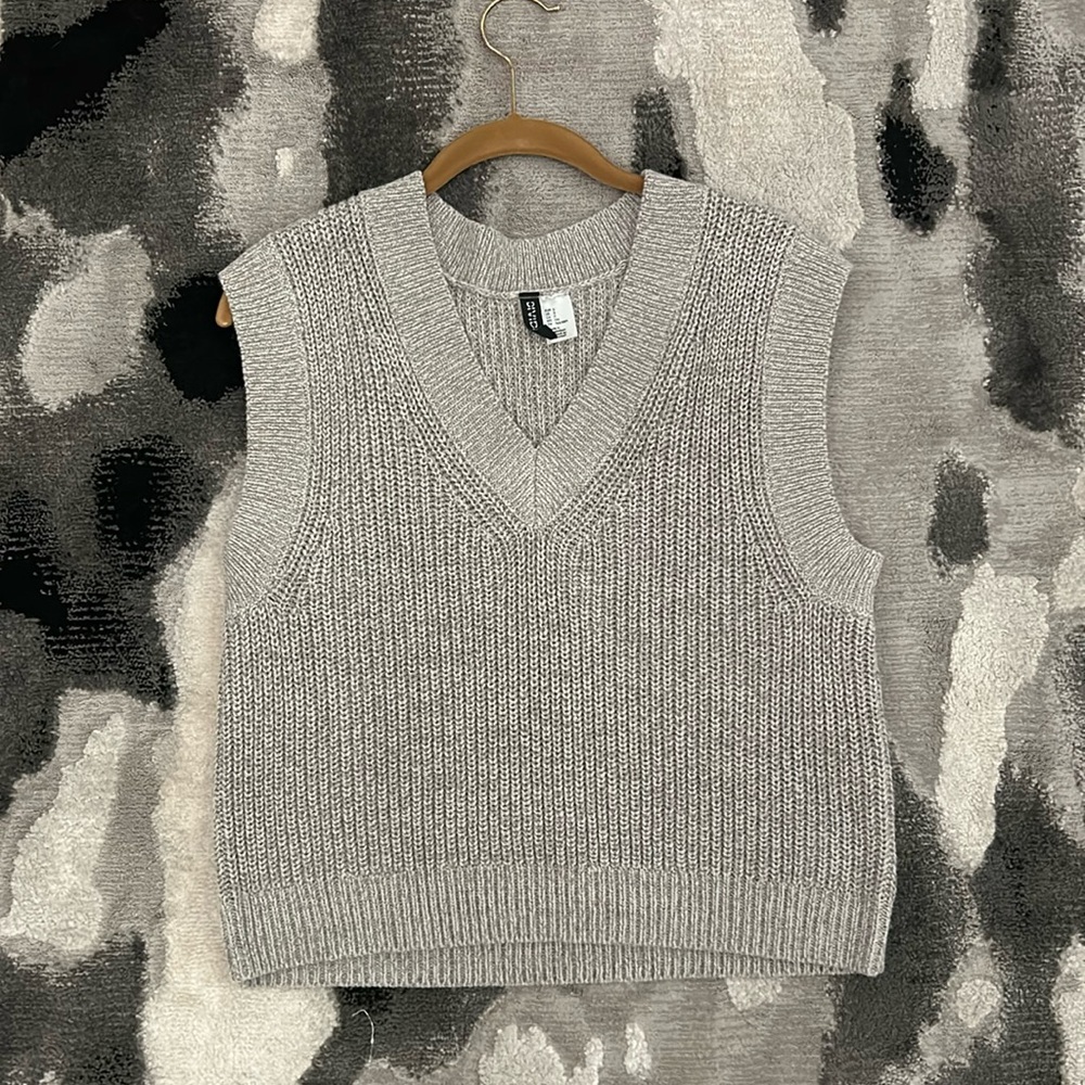 H&M sweater vest gray